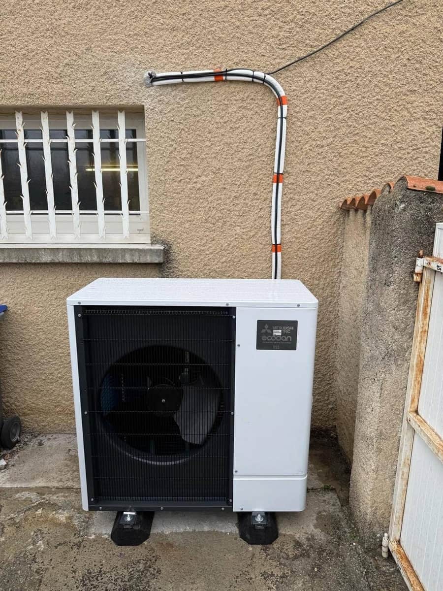 Pompe à chaleur air-eau, unité extérieure au raccordement soigné, par FPC Habitat
