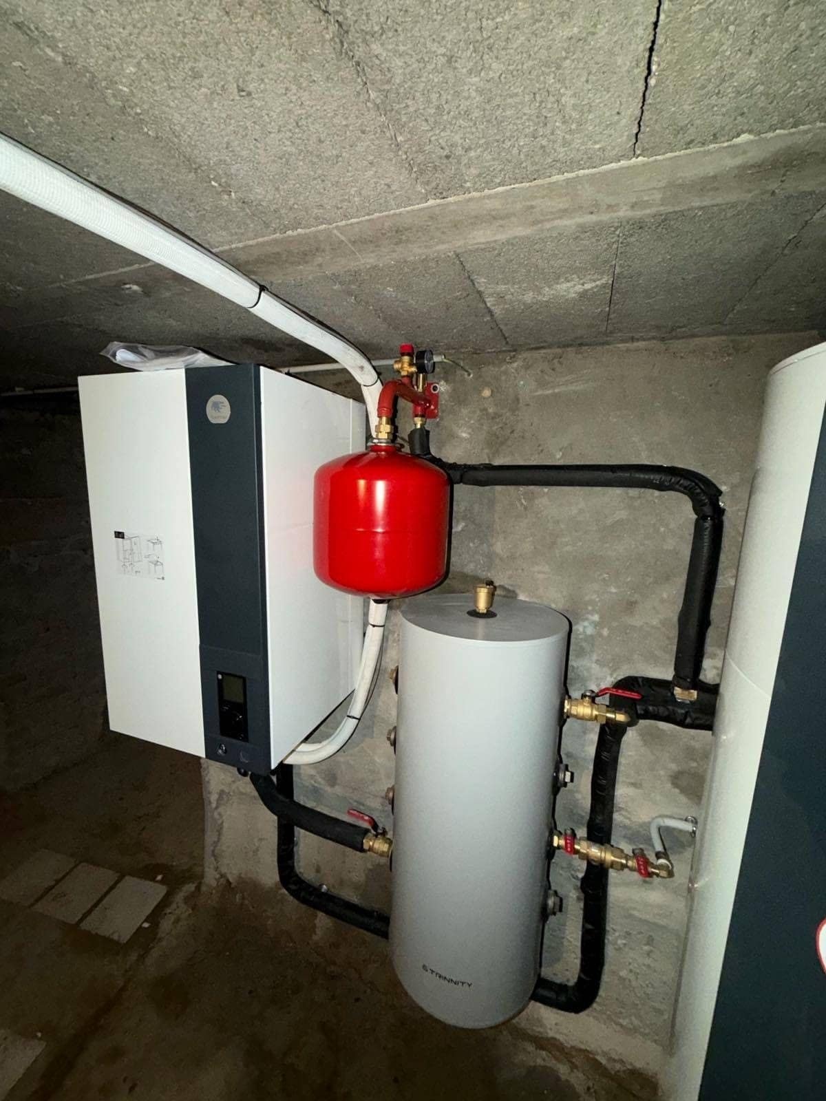 Module hydraulique intérieur et ballon d'eau chaude d'une PAC, par FPC Habitat